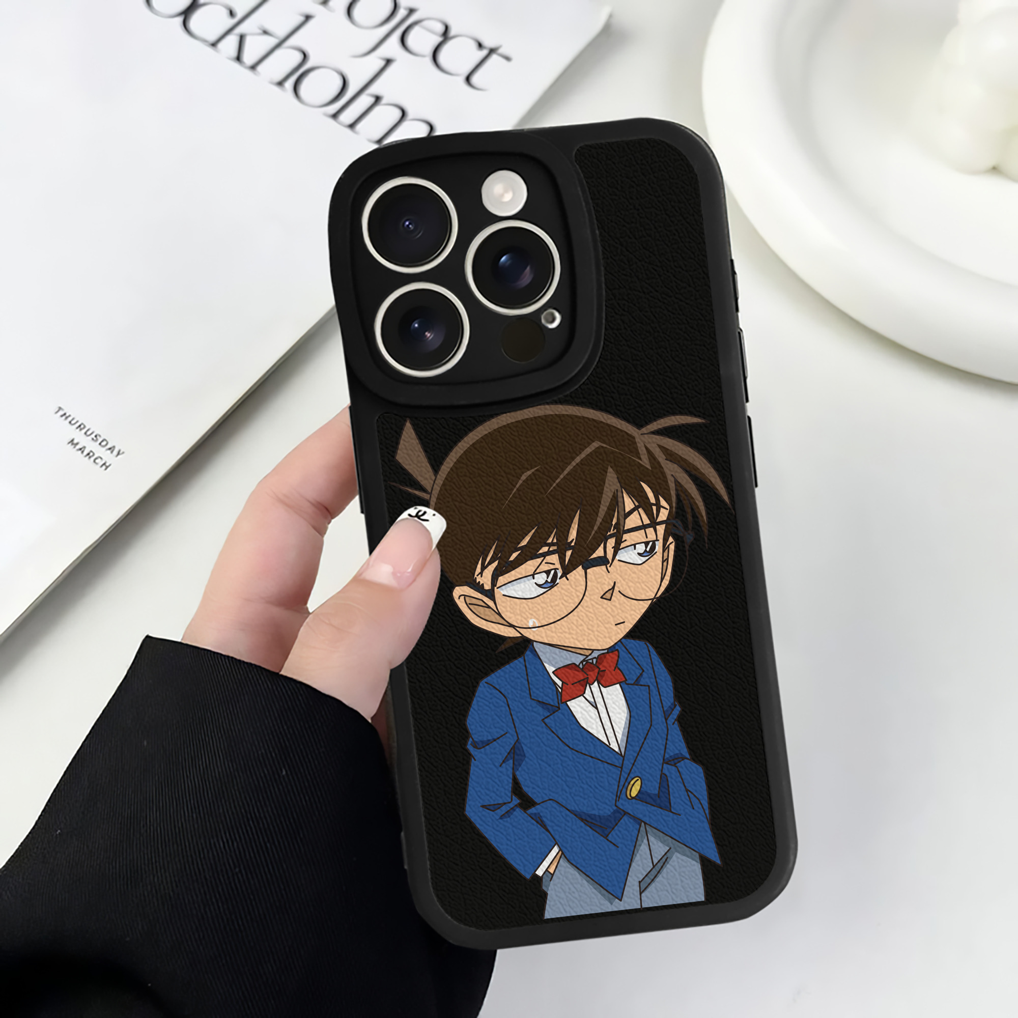 （画像用） 名探偵コナン 江戸川 コナン Detective Conan Conan Edogawa 【iPhone 16シリーズ対応】シリコンスマホケース（レザー調） 材質：シリコン